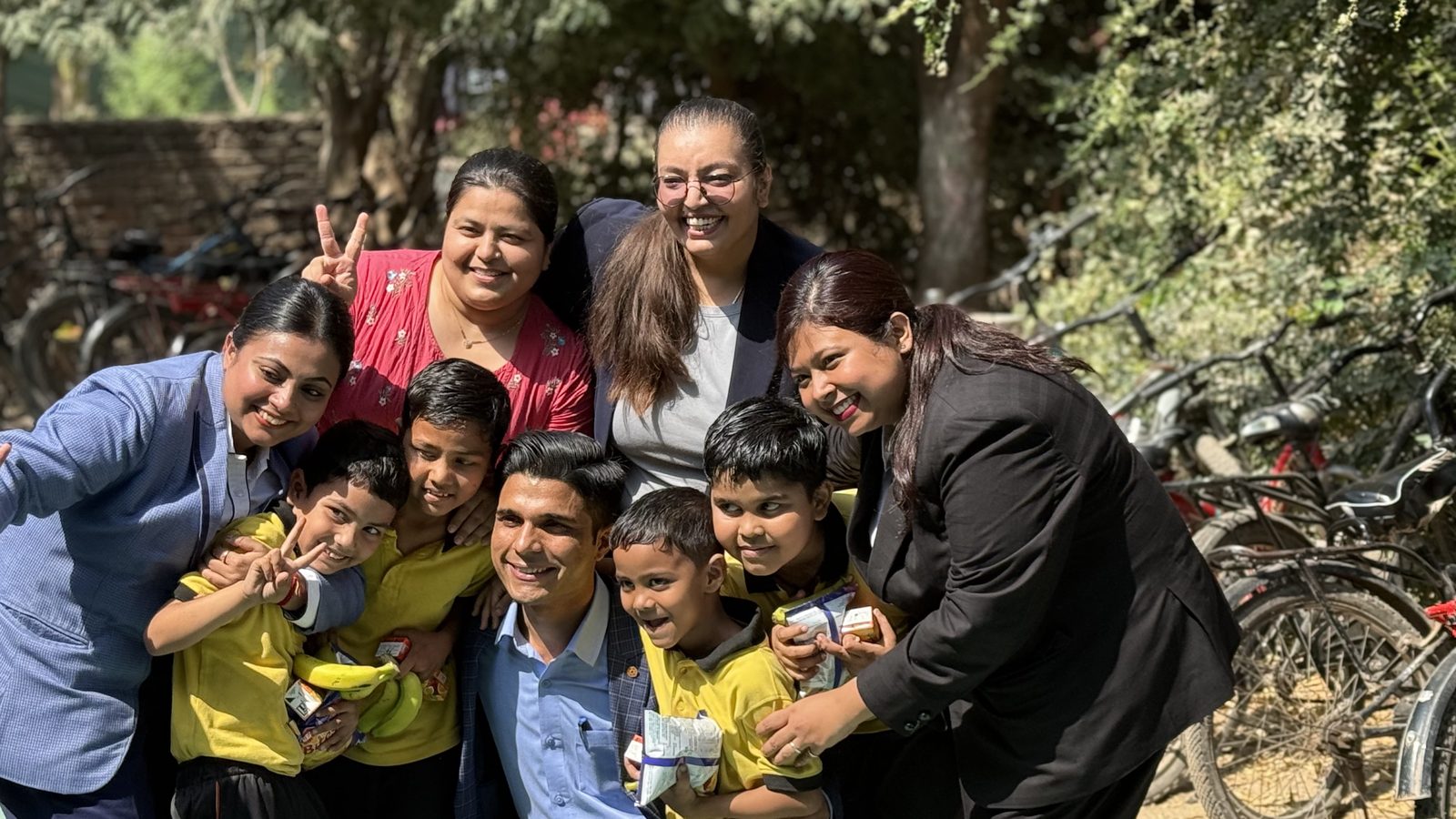 Volunteers with primary school students after a Social Eye Foundation programme visit.